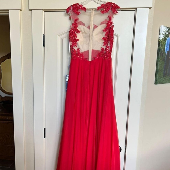 Prom dress or gown for formal event! - Picture 2 of 5